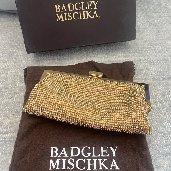 New in Box Badgley Mishka gold framed evening bag with chain and original box - Picture 4 of 11
